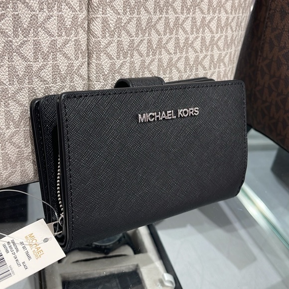 Michael Kors Handbags - MICHAEL KORS
Medium Crossgrain Leather Wallet
Black 
NWT